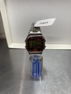 TIMEX SPACE INVADERSデジタル腕時計のサムネイル