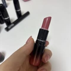 M・A・C ラブミーリップスティック アンダーザカバーズのサムネイル