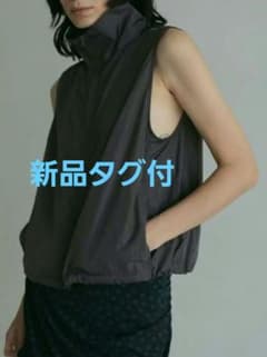 新品タグ付】anuke Nylon Sleeveless Blouson - メルカリ