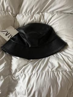 zara  バケットハット　レザー　ブラックのサムネイル