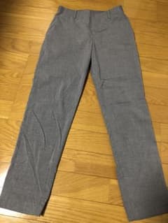 テーパードパンツ　グレー　ユニクロ　UNIQLOのサムネイル