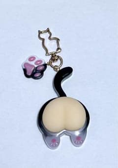 白黒ツートン ネコのおしり ぷにぷに付き肉球ずくしシェイカーキーホルダーのサムネイル
