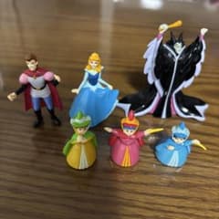 お値下げ中❣️【レトロ】ディズニーフィギュアセット レトロ】ディズニー 眠れる森の美女 フィギュア6体セット - メルカリ