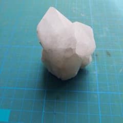 水晶　原石のサムネイル