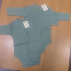 ④新品　ロンパース　カバーオール　グリーンのサムネイル