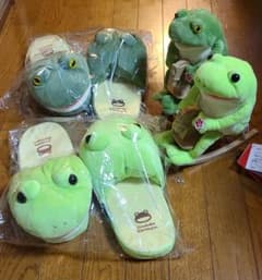 おとぼけケロピョンぬいぐるみスリッパ・ゆらゆら木馬ギミックセットのサムネイル