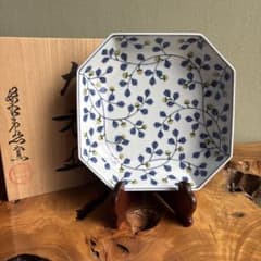 有田焼　磁州窯　共箱付き 源右衛門窯 六方皿 染錦苺絵 有田焼 共箱 - メルカリ