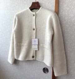 新品タグ付き》ミラオーウェン 金釦短丈アルパカニットカーデ