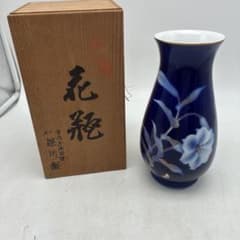 宮内庁御用達 深川製磁 有田焼 ルリ百合 花瓶 - メルカリ