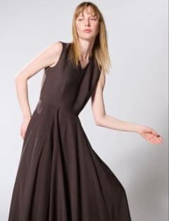 美品 BLENHEIMスパンボイルワッシャーVネックロングワンピース - メルカリ