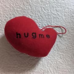 hugme ハート型 ぬいぐるみ キーホルダー 赤