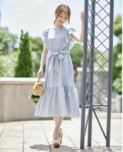 セール中★ウエストりぼん付きラッフルスリーブギンガムチェックワンピース　サックスのサムネイル