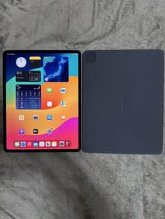Apple iPad Pro 12.9インチ 第6世代256GB wifiモデルのサムネイル