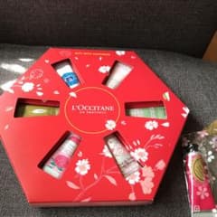 ロクシタンハンドクリーム　プラス　１個のサムネイル