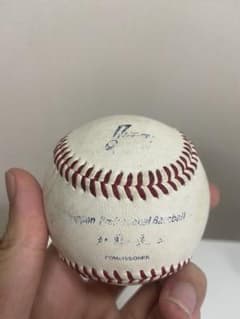 プロ野球公式ボールのサムネイル