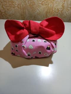 ハンドメイド おにぎり柄 弁当袋 赤リボンのサムネイル
