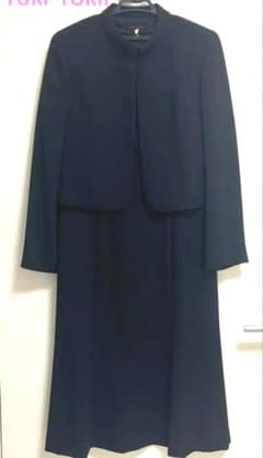【YUKI TORII】9号Mサイズ★高級フォーマルスーツのサムネイル