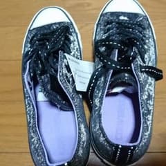 converse 角度によって光るスニーカーのサムネイル