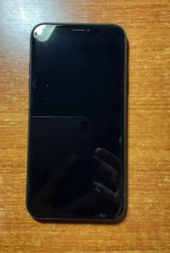 iPhone 11  64GB ブラック　simロック解除済みバッテリー100%のサムネイル
