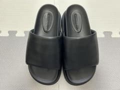 CHARLES & KEITH パッフィー ストラップスライドサンダル　23cmのサムネイル