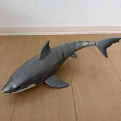 お風呂やプールでリアルに動くサメ！のサムネイル
