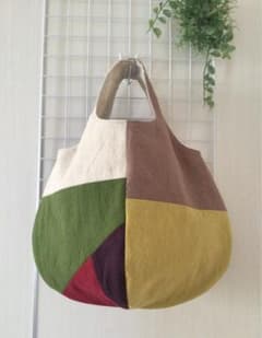 ころんとした形のバッグ パッチワーク ハンドメイド リネン - メルカリ