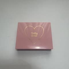 Dolly Wink アイシャドウパレットのサムネイル