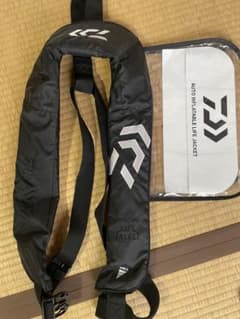 shin様専用ダイワ インフレータブルライフジャケット DF-2608のサムネイル
