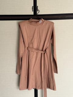 ベージュ ハイネック 長袖 ひざ丈ワンピースのサムネイル