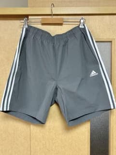 マロンさん専用　adidas ESSENTIALS グレーショートパンツ XLのサムネイル