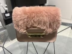 FURLA ピンク ファー ショルダーバッグのサムネイル