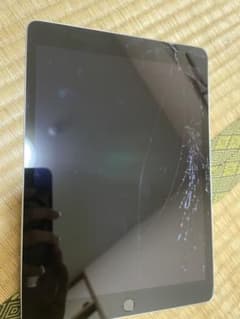 iPad本体 ひび割れあり　ジャンクのサムネイル