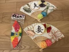 和風結婚式フォトプロップス 扇子2つセット、紙風船付きのサムネイル