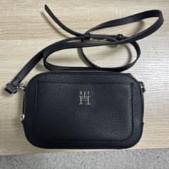 TOMMY HILFIGER ショルダーバッグ ブラックのサムネイル