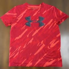 UNDER ARMOUR アンダーアーマー Tシャツ 赤 迷彩柄のサムネイル