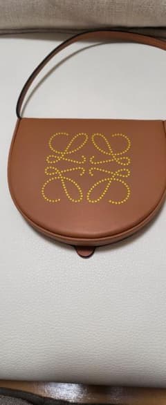 にゃん様専用☆美品☆　正規品☆LOEWE　☆ヒールポーチ☆　ミニショルダー☆のサムネイル