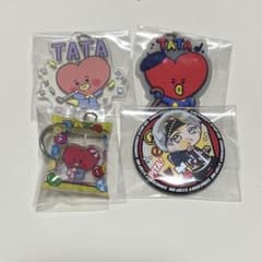 BT21 TATA キーホルダー 缶バッジ セットのサムネイル
