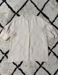 BEIGE，ベイジ スキッパー パフスリーブ ブラウス アイボリー 4 - メルカリ