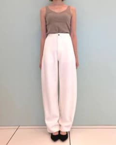 ユニクロ ワイドフィットカーブパンツ オフホワイトのサムネイル