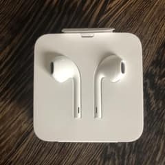 ［新品未使用］iPhone 純正　イヤホンのサムネイル