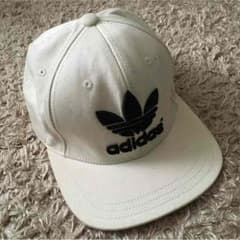 adidas originals キャップのサムネイル