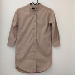 AZUL by moussy キッズ 長袖シャツ ベージュ　130サイズのサムネイル