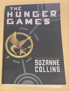 The Hunger Games by Suzanne Collinsのサムネイル