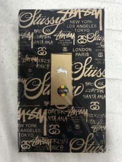 ま*る様 Stussy ロゴプリント ピンバッジのサムネイル