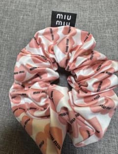 miu miu ハート柄 シュシュのサムネイル