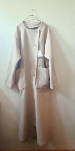【新品未使用】ベージュ ロングコート ボタン止めのサムネイル