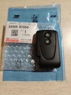 ダイハツ　スマートキー本体 89994-B2050　新品　未使用のサムネイル