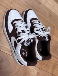 Nike スニーカー ブラウン ホワイト 箱付きのサムネイル