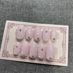 ネイルチップ／リボンネイル／ピンクネイル／手書きリボンネイル／シンプルネイルのサムネイル