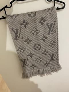 LOUIS VUITTON グレー マフラーのサムネイル